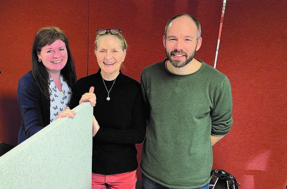 Avtroppende redaktør Dagrun Lindvåg (i midten) med journalist Cecilie Bakken Høstmark og fagredaktør John Henry Strupstad. Foto: Irene Mårdalen Avtroppende redaktør Dagrun Lindvåg (i midten) med journalist Cecilie Bakken Høstmark og fagredaktør John Henry Strupstad. Foto: Irene Mårdalen