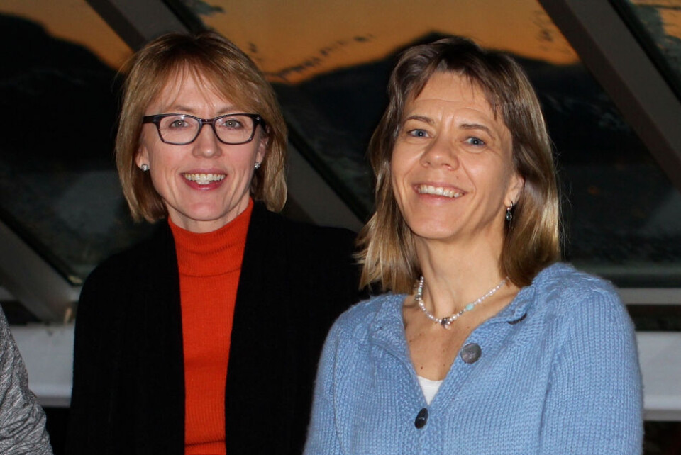 Prodekan Sameline Grimsgaard (t.h.) omtaler Tromsøundersøkelsen som UiTs forskningsgull. Her sammen med prosjektleder Heidi Johansen. Foto: UiT.