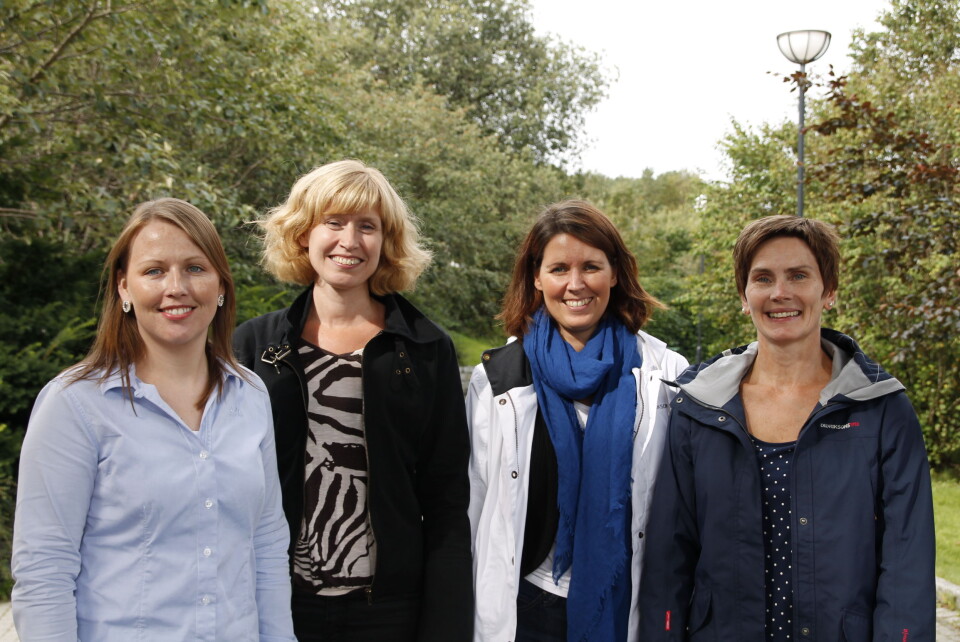 Bak T2B-metoden står ergoterapeut Monica Rong, fysioterapeut Anita Brekke Røed, ergoterapeut Anne Therese Hatle og spesialfysioterapeut Siv Lutro Kvalnes. Foto: Tone Elise Eng Galåen