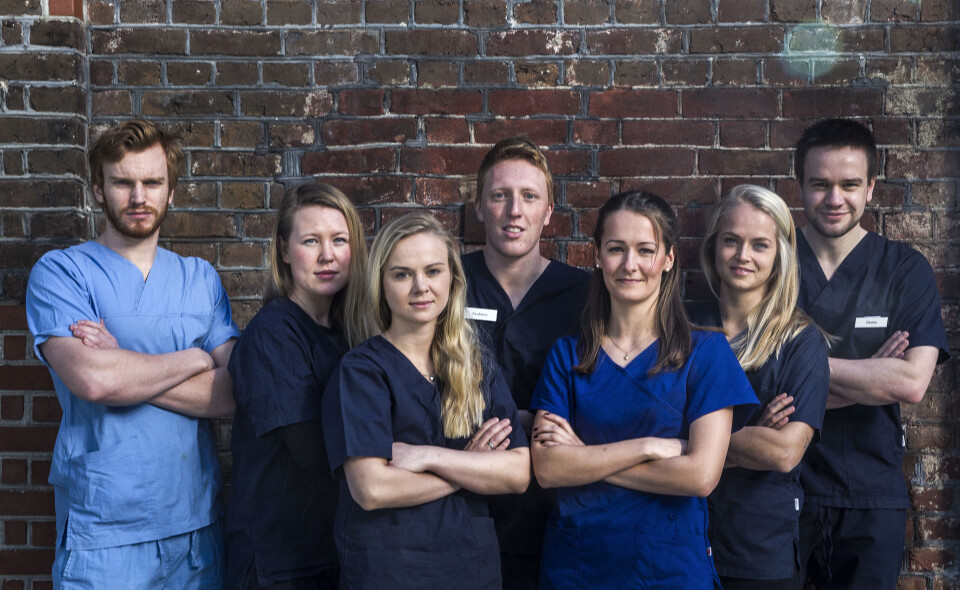 Bekymret for turnus. Fra venstre: Øystein Aas, Tiril Heimdal, Hanne Vettestad, Andreas Øksendal, Katrine Vindenes, Guro Henriksen og Martin Akse. Foto: Rune Nielsen, Bergens Tidende.