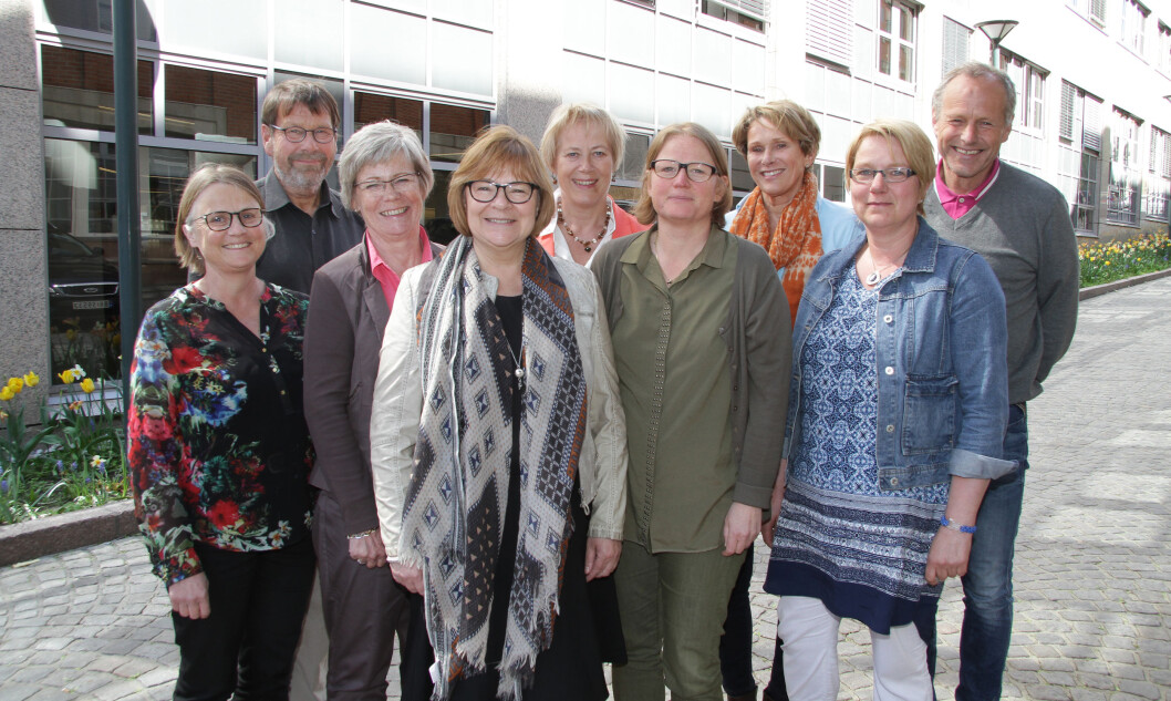 FONDETS STYRE OG ADMINISTRASJON: Daglig leder Eline Rygh, nestleder Alf Sigurd Solberg, seniorkonsulent Bjørg Wandaas, styreleder Nina Emaus, styremedlem Eilin Ekeland, rådgiver Mette Boesen, styremedlem oppnevnt av Helsedirektoratet Kristin Thuve Dahm, suppleant Helga Kristin Kaale og styremedlem Kåre Birger Hagen. FONDETS STYRE OG ADMINISTRASJON: Daglig leder Eline Rygh, nestleder Alf Sigurd Solberg, seniorkonsulent Bjørg Wandaas, styreleder Nina Emaus, styremedlem Eilin Ekeland, rådgiver Mette Boesen, styremedlem oppnevnt av Helsedirektoratet Kristin Thuve Dahm, suppleant Helga Kristin Kaale og styremedlem Kåre Birger Hagen.