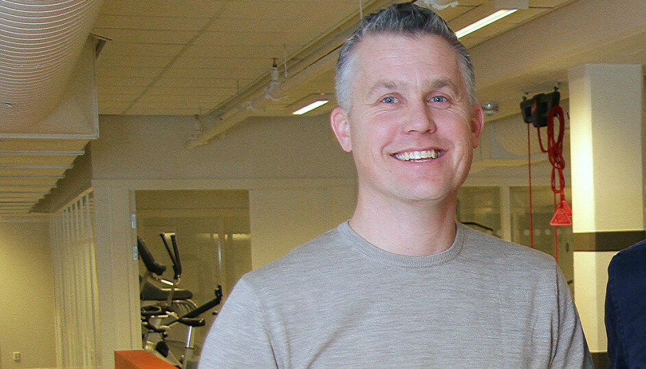 Lars Håvard Høgvoll er lettet over at driften kan fortsette ved Vestfossen Fysikalske Institutt i Øvre Eiker. Foto: Kai Hovden