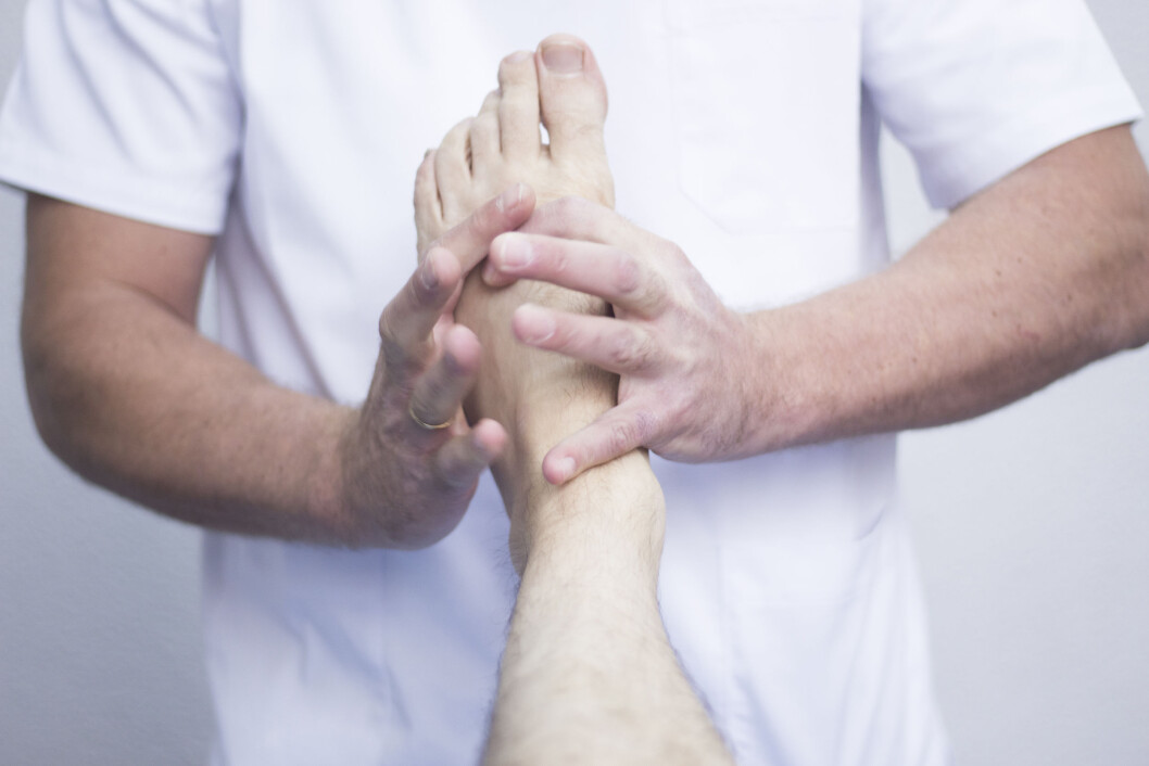 Både Høyre, Fremskrittspartiet og Venstre er åpne for at osteopater og naprapater kan få autorisasjon som helsepersonell. Både Høyre, Fremskrittspartiet og Venstre er åpne for at osteopater og naprapater kan få autorisasjon som helsepersonell.