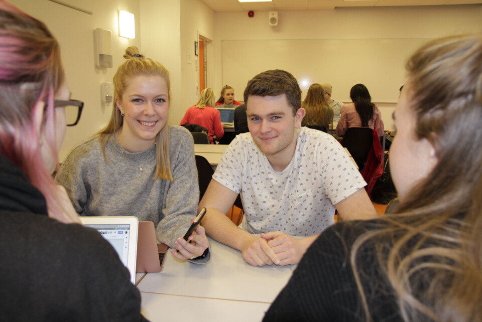 Fysioterapistudentene Marita Stangenes og Henrik Williams ved OsloMet var nylig i gruppe med studenter fra flere studieretninger for å løse caser rundt barn.