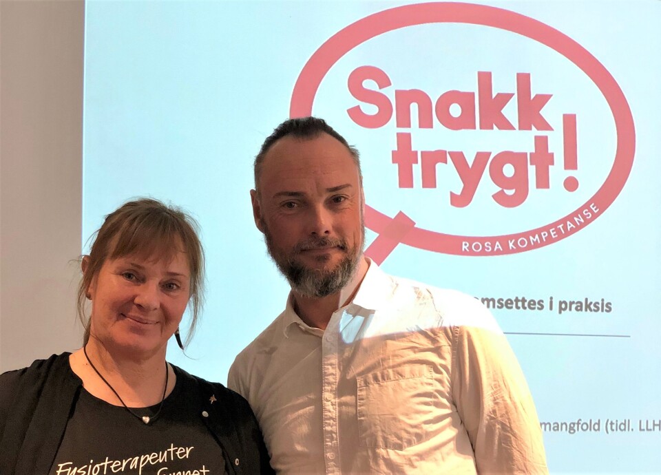 Aldri tillegg noen egenskaper uten at de har definert det selv, sa rådgiver Mathias Holst fra FRI – Foreningen for kjønns- og seksualitetsmangfold på årsmøtet til Norsk Fysioterapeutforbunds region Sør-Øst nylig. Til venstre leder i region Sør-Øst Sissel Hovland.