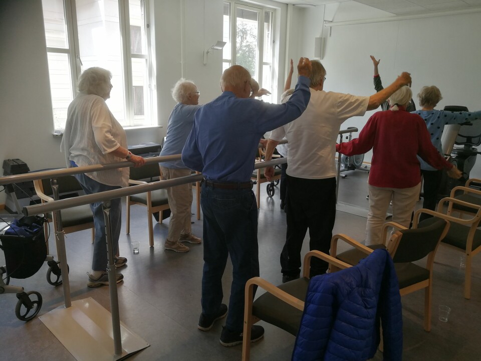 Bydel Frogner i Oslo har fått flere nye fysioterapeuter i hjemmetjenesten. Bildet viser deltakere på dagrehabilitering i bydelen. (Foto: Bydel Frogner)