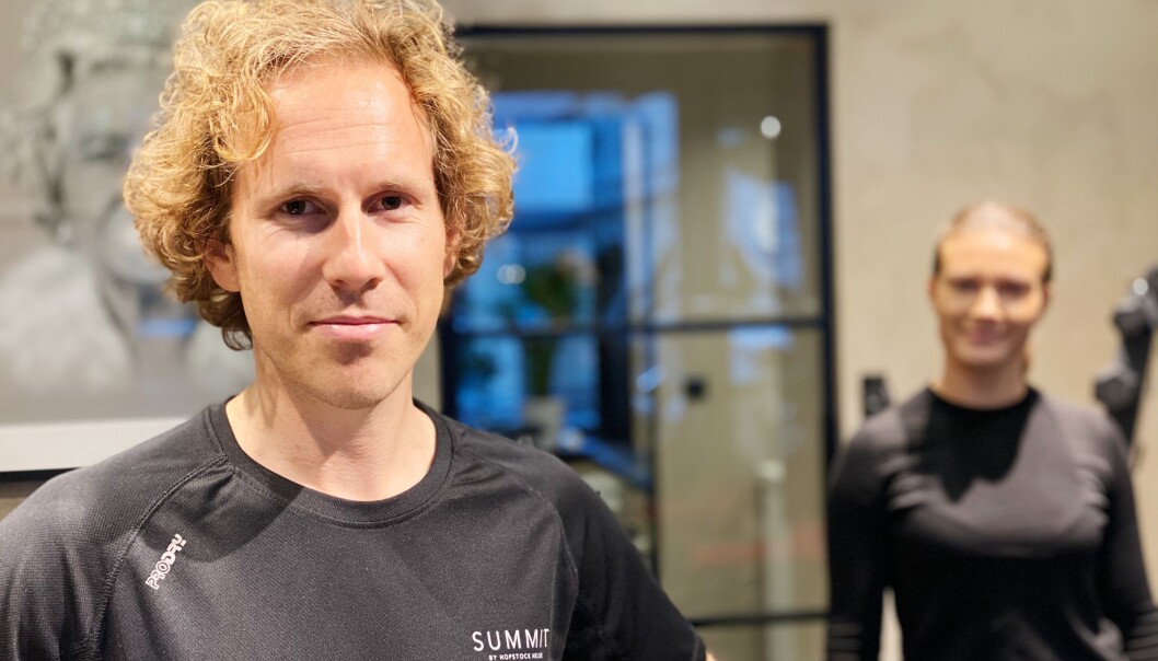 Christoffer Grimmert Hopstock ønsker å jobbe forebyggende og har derfor startet PT-studio. Her sammen med kunde Lene Duus. Christoffer Grimmert Hopstock ønsker å jobbe forebyggende og har derfor startet PT-studio. Her sammen med kunde Lene Duus.