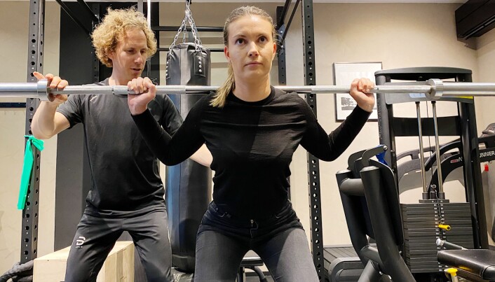 Lene Duus trener for å bli sterkere og forebygge skader. Fysioterapeut Christoffer Grimmert Hopstock følger nøye med. Lene Duus trener for å bli sterkere og forebygge skader. Fysioterapeut Christoffer Grimmert Hopstock følger nøye med.