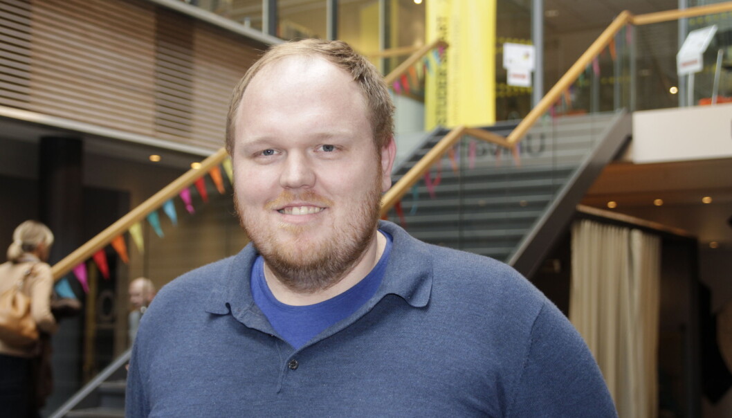 Stipendiat Odd-Einar Svinøy måtte ta permisjon fra phd-stillingen og jobber nå ni måneder klinisk. Slik unngår han å gå tom for penger i prosjektet før han rekker å rekruttere nok pasienter til studien sin. Stipendiat Odd-Einar Svinøy måtte ta permisjon fra phd-stillingen og jobber nå ni måneder klinisk. Slik unngår han å gå tom for penger i prosjektet før han rekker å rekruttere nok pasienter til studien sin.