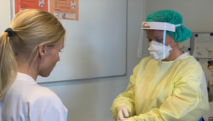 Etikkrådene for både fysioterapeuter, leger og sykepleiere arrangerer felles webinar om pandemien og profesjonsetikken. Dette bildet er fra Oslo universitetssykehus i starten av koronapandemien.