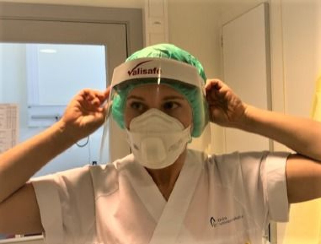Profesjonsetikken er uendret, men utfordringene annerledes, skriver etikkrådene til både fysioterapeutene, legene og sykepleierne i en felles kronikk om koronapandemien. Bildet er fra Oslo universitetssykehus. Profesjonsetikken er uendret, men utfordringene annerledes, skriver etikkrådene til både fysioterapeutene, legene og sykepleierne i en felles kronikk om koronapandemien. Bildet er fra Oslo universitetssykehus.