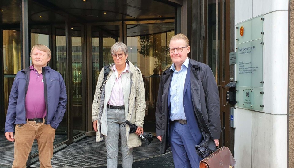 Fysioterapeutledere rett etter bruddet med staten. Fra venstre Henning Jensen, PFF, Gerty Lund, NFF og Peter Lehne NMF. Fysioterapeutledere rett etter bruddet med staten. Fra venstre Henning Jensen, PFF, Gerty Lund, NFF og Peter Lehne NMF.