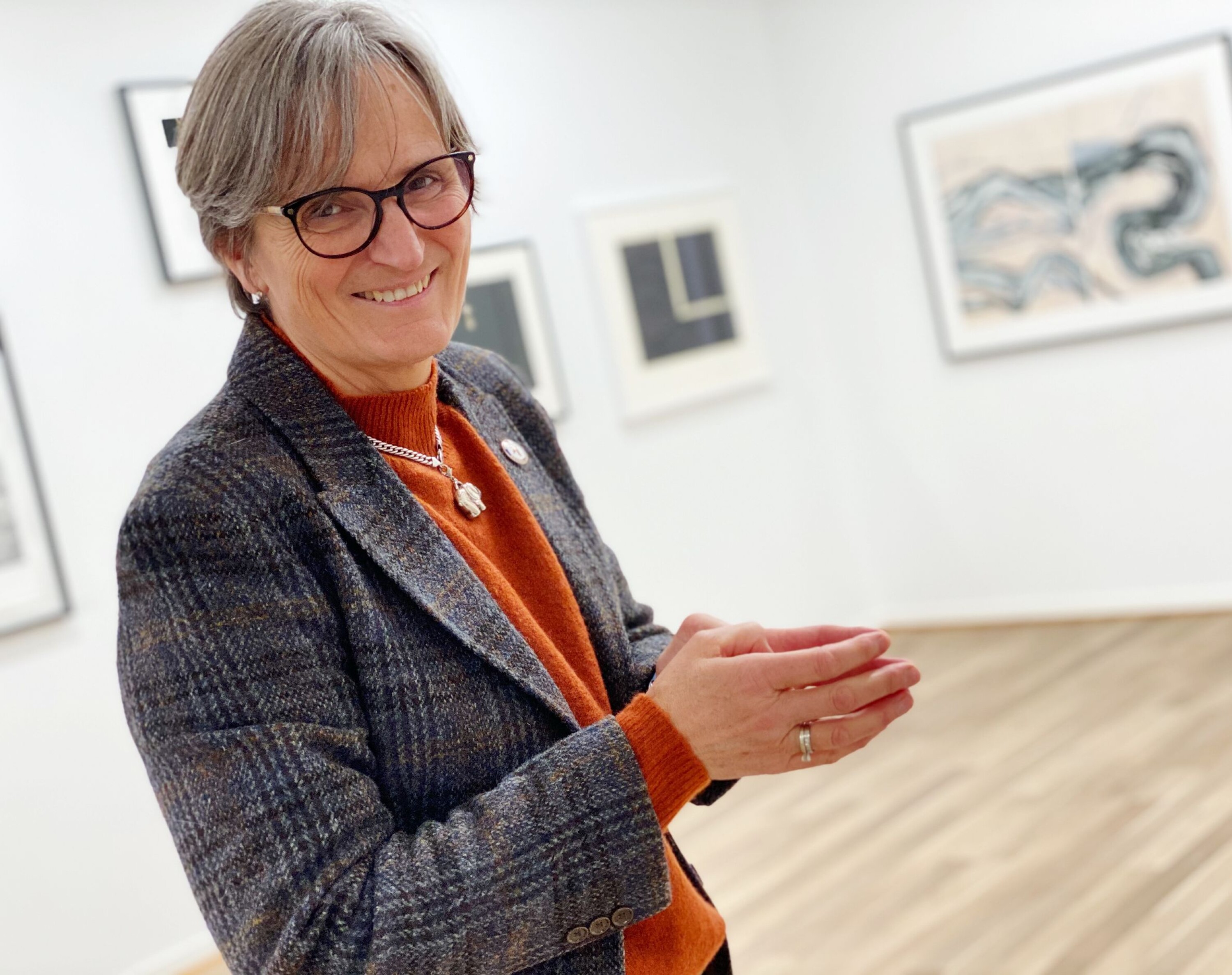 Nyttårsintervju med Gerty Lund ble heller ikke helt som forventet. Vi stakk innom et galleri - og da erfarte vi at Lund er særdeles kunsinteressert.