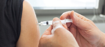 Vaksinering med AstraZeneca-vaksinen settes på pause