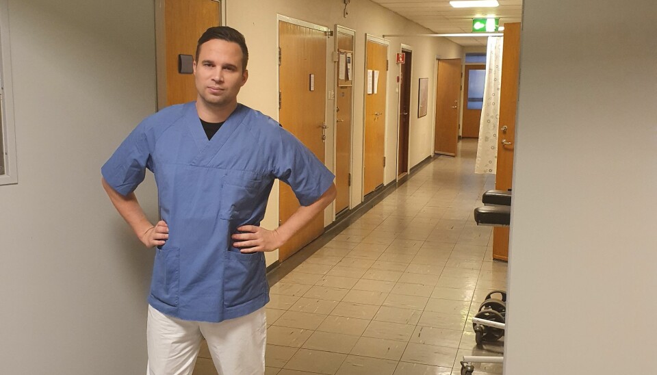 Kristian Mikal Ellingsen reagerer på at fysioterapeuter i frontlinjen ikke prioriteres i vaksinekøen i Helse Møre og Romsdal.