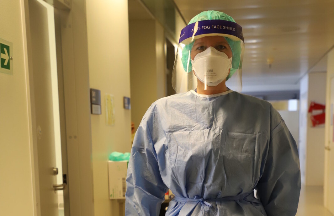 I starten av pandemien opplevde mange fysioterapeuter og annet helsepersonell at maskene satt dårlig og at det var mangel på utstyr. Nå er smittevernutstyret bra og det er nok. Dette bildet er tatt på Ahus og viser hjerte- og lungefysioterapeut Tina Marie Hethey. I starten av pandemien opplevde mange fysioterapeuter og annet helsepersonell at maskene satt dårlig og at det var mangel på utstyr. Nå er smittevernutstyret bra og det er nok. Dette bildet er tatt på Ahus og viser hjerte- og lungefysioterapeut Tina Marie Hethey.