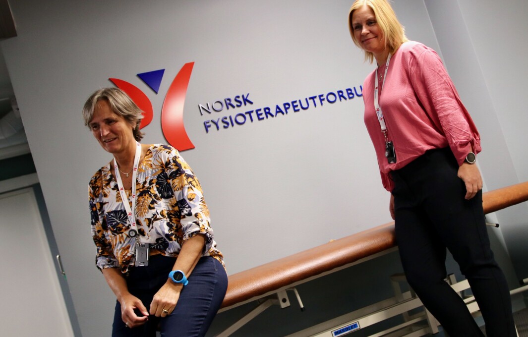 Travle dager for forbundsleder Gerty Lund (til venstre) og Stine Malerød fra administrasjonen. Travle dager for forbundsleder Gerty Lund (til venstre) og Stine Malerød fra administrasjonen.