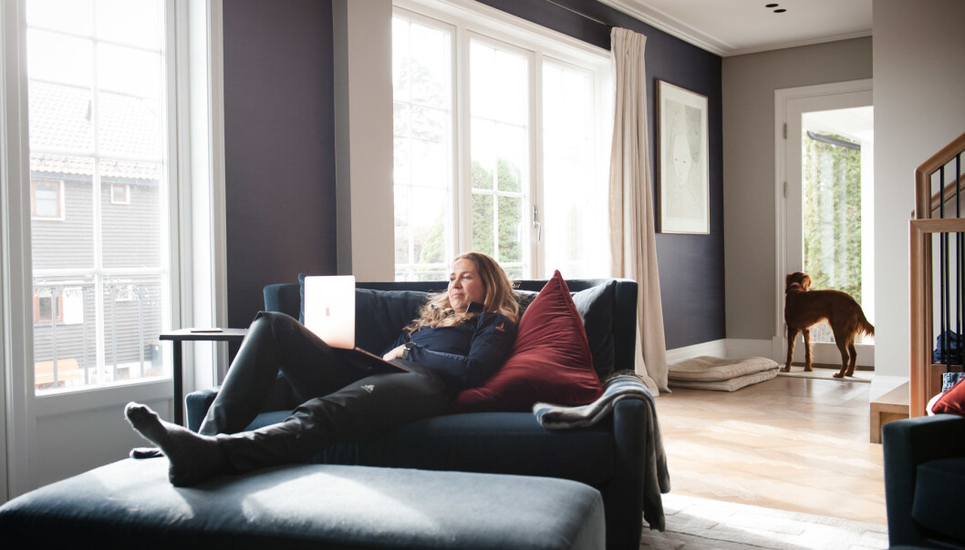 TAR DET ROLIG: -Jeg er flink til å ligge på sofaen også, sier Heidi E. Kristiansen. TAR DET ROLIG: -Jeg er flink til å ligge på sofaen også, sier Heidi E. Kristiansen.