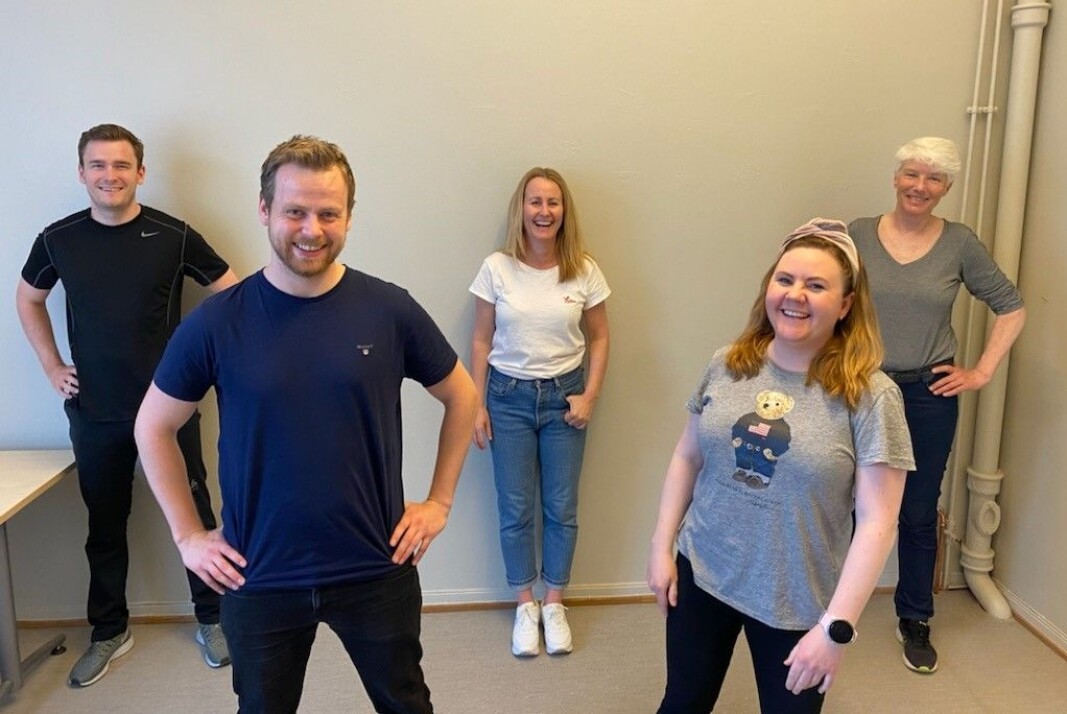 Fysioterapeuter i Aktivitet og rehabilitering, Drammen kommune. Eirik Foss Myhrvold, Petter Rinde Øverland, Marianne Haldorsen Hefte, Maren Løland Johansen, Cathrine Enstrøm Simonsen. Ingerid Laukeli var ikke til stede da bildet ble tatt. Fysioterapeuter i Aktivitet og rehabilitering, Drammen kommune. Eirik Foss Myhrvold, Petter Rinde Øverland, Marianne Haldorsen Hefte, Maren Løland Johansen, Cathrine Enstrøm Simonsen. Ingerid Laukeli var ikke til stede da bildet ble tatt.