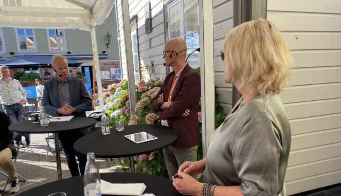 Paneldebatt med Kristin Clemet og Jo Thori Lind. Debattleder Paneldebatt med Kristin Clemet og Jo Thori Lind. Debattleder