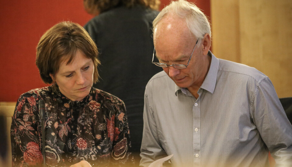 Kjersti Toppe er helsepolitisk talsperson i Senterpartiet. Her er hun sammen med partifelle Per Olaf Lundteigen.