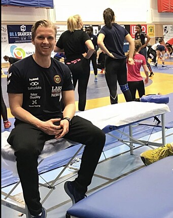 Jakob Larsen bruker mye tid i haller. Jakob Larsen bruker mye tid i haller.