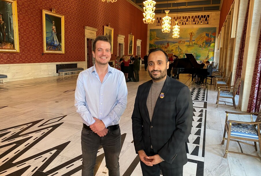 Fysioterapeut Joakim Moestue Halvorsen med Oslos varaordfører Abdullah Alsabeehg.