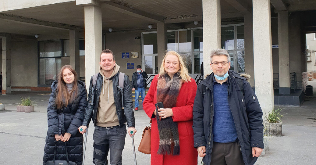 Fra besøket ved Bila Tserkva City Hospital № 2 i desember i fjor. Fra venstre: den ukrainske legen Mariia Toropchyna, fysioterapeut Joakim Moestue Halvorsen (her nylig kneoperert), Kirsten Sæther, samhandlingssjef ved Sunnaas sykehus, og Stein Arne Rimehaug, fysioterapeut og helsefaglig rådgiver i Regional Kompetansetjeneste for rehabilitering (RKR) ved Sunnaas sykehus. Fra besøket ved Bila Tserkva City Hospital № 2 i desember i fjor. Fra venstre: den ukrainske legen Mariia Toropchyna, fysioterapeut Joakim Moestue Halvorsen (her nylig kneoperert), Kirsten Sæther, samhandlingssjef ved Sunnaas sykehus, og Stein Arne Rimehaug, fysioterapeut og helsefaglig rådgiver i Regional Kompetansetjeneste for rehabilitering (RKR) ved Sunnaas sykehus.