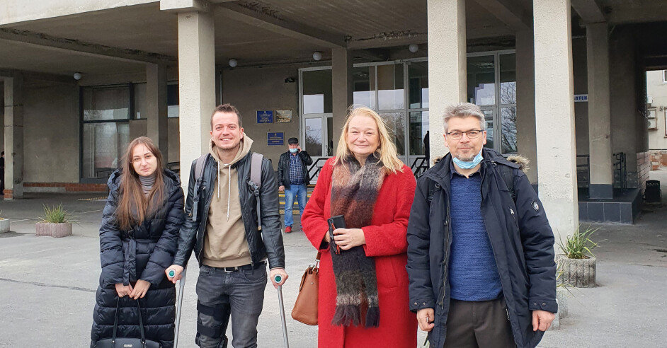 Fra besøket ved Bila Tserkva City Hospital № 2 i desember i fjor. Fra venstre: den ukrainske legen Mariia Toropchyna, fysioterapeut Joakim Moestue Halvorsen (her nylig kneoperert), Kirsten Sæther, samhandlingssjef ved Sunnaas sykehus, og Stein Arne Rimehaug, fysioterapeut og helsefaglig rådgiver i Regional Kompetansetjeneste for rehabilitering (RKR) ved Sunnaas sykehus.