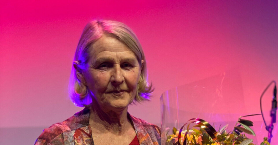 Ragnhild Bech mottok prisen under Fysioterapikongressen 2022.
