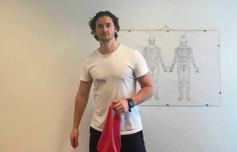 Fysioterapistudent Sondre Kartawich Dahlstrøm under praksis i Danmark tidligere denne våren.