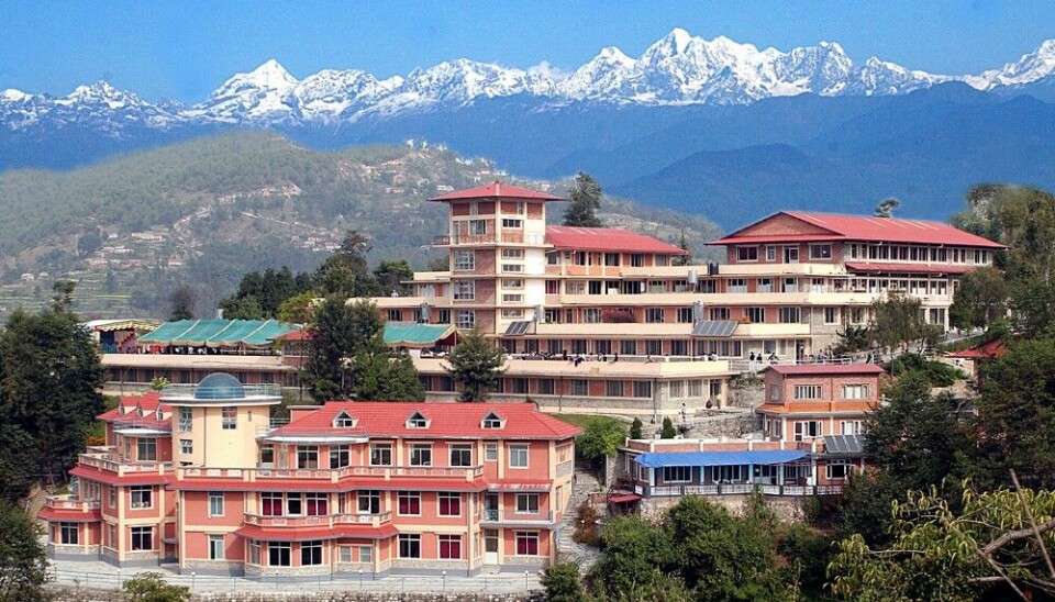 NTNU bidrar til forskning og utdanning i Nepal. Bilde av området hvor Kathmandu University School of Medical Sciences (KUSMS) er lokalisert .