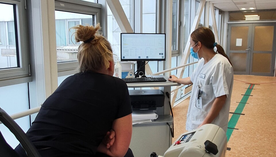 På 6 måneders kontroll etter operasjon utføres muskelstyrke testing, hinketest, Y-balanse test og gjennomgang av resultater