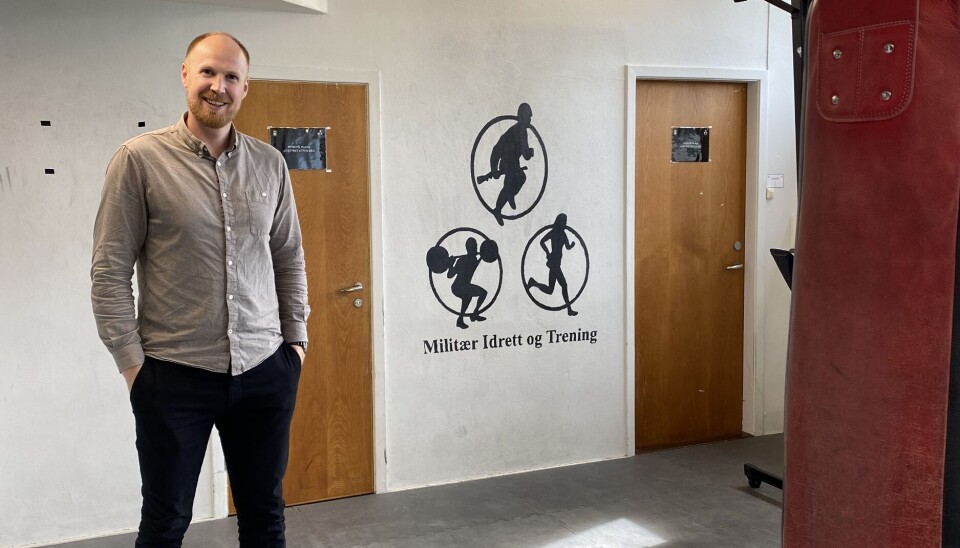 Fysioterapeut Joakim Seljevoll kombinerer interessen for militært arbeid, skadeforebygging og en aktiv livsstil gjennom stillingen i Forsvarets bedriftshelsetjeneste.