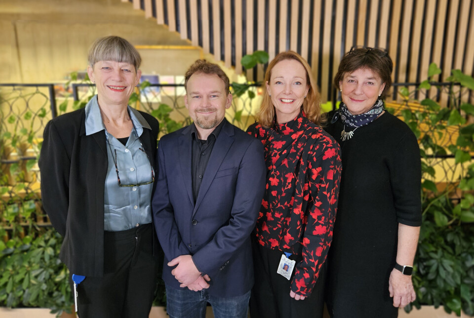 Joachim Sagen sammen med sine veiledere. Fra venstre, Ingvild Kjeken, Joachim Sagen, hovedveileder Rikke H. Moe og Hanne Dagfinrud.