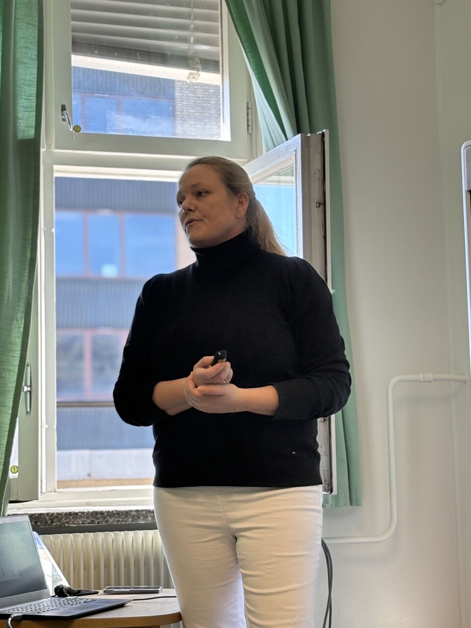 Ingvild Rosseland forteller tilhørerne om det nye rehabiliteringstilbudet på Aker sykehus.