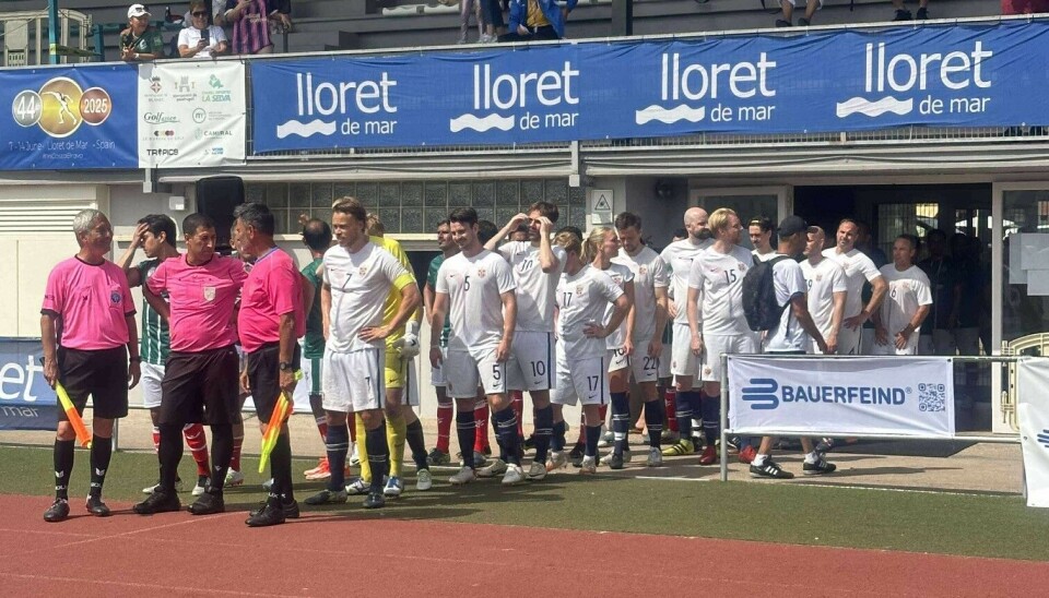 Klare for kamp: Helselandslaget inn på banen til finalen mot Mexico, der de måtte se seg slått 0-2.