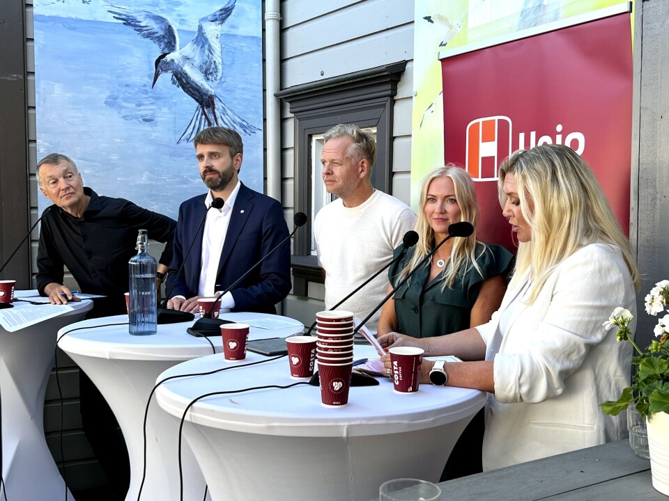 Debattleder journalist Aslak Bonde, Helse- og omsorgsminister Jan Christian Vestre, Ole Aleksander Opdalshei, assisterende generalsekretær i Kreftforeningen, Lill Sverresdatter Larsen, leder i Norsk Sykepleierforbund og Cecilie Woll Johansen, nestleder i Unio.