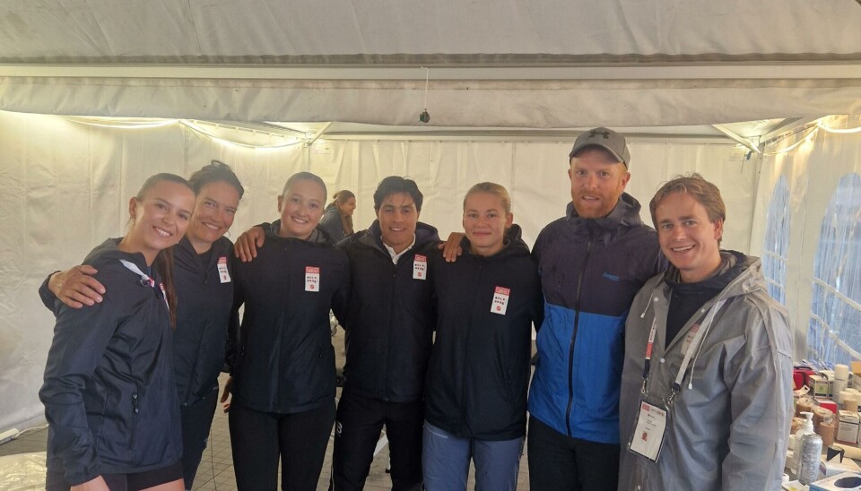 Jens Fredrik Aas (nr. 2 fra høyre) sammen med de norske fysioterapistudentene (fra venstre) Amanda Lillebostad, Nadine Holm Larsen, Synne Eiane, Sajad Ramazani og Dorthe Bergestuen. Veileder Kjell-Egil Bogfjellmo Haug helt til høyre på bildet.