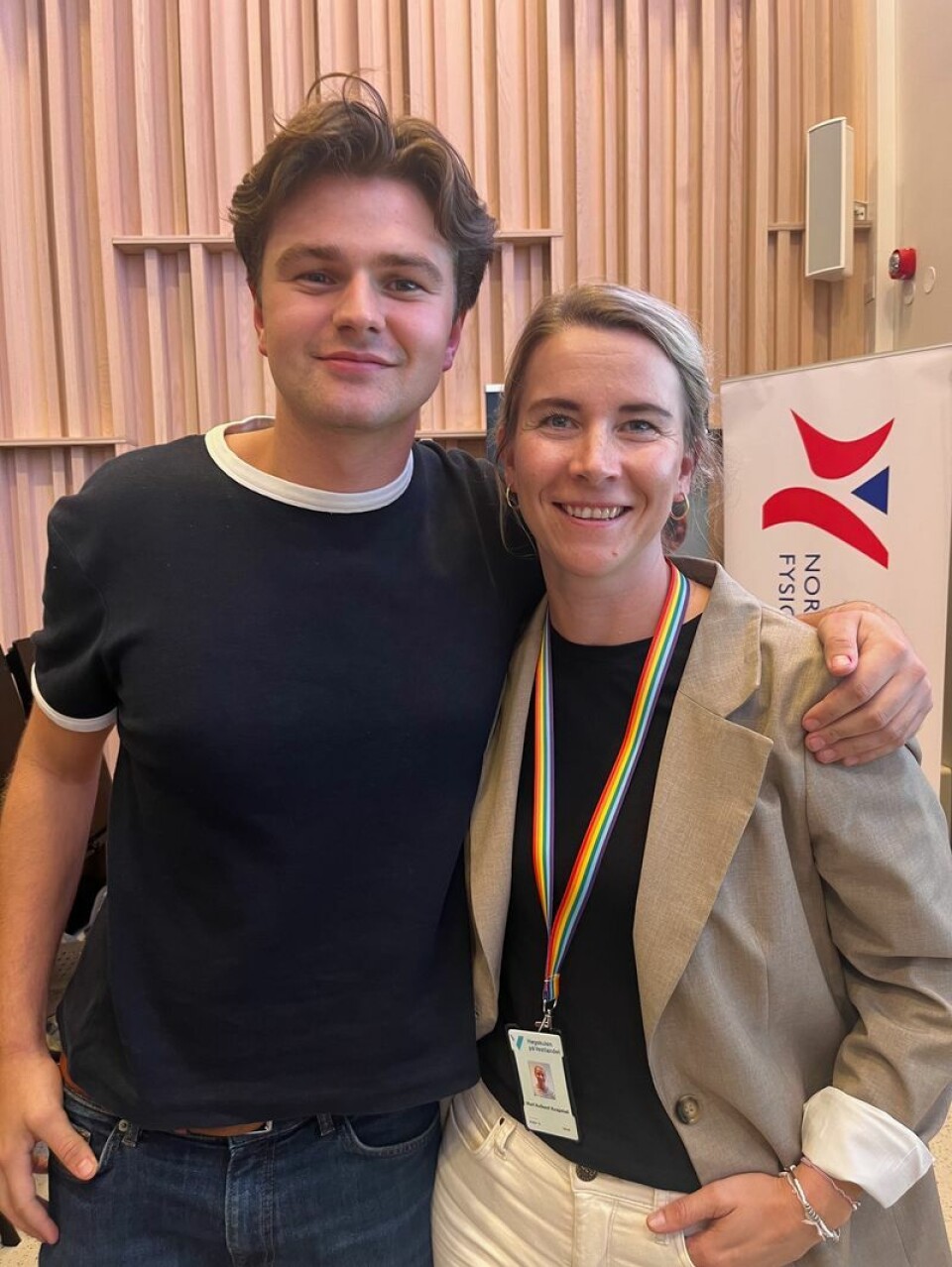 Audun Syvertsen, 3.årsstudent og fra FYSIO Bergen holdt stødig i konferansier-rollen. Han måtte hoppe inn i rollen på kort varsel. Deretter overtok Mari Kalland Knapstad.