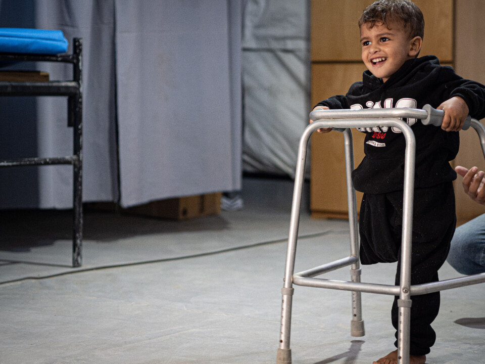 Three-year-old Adam lost his leg, and both parents, in an airstrike. He is one of thousands of children who need long-term support from healthcare professionals. At the field hospital, the rehabilitation team from UK-MED is teaching Adam to walk again. Their work is made more difficult by a lack of prosthetics and restrictions on essential aids such as crutches and walkers.